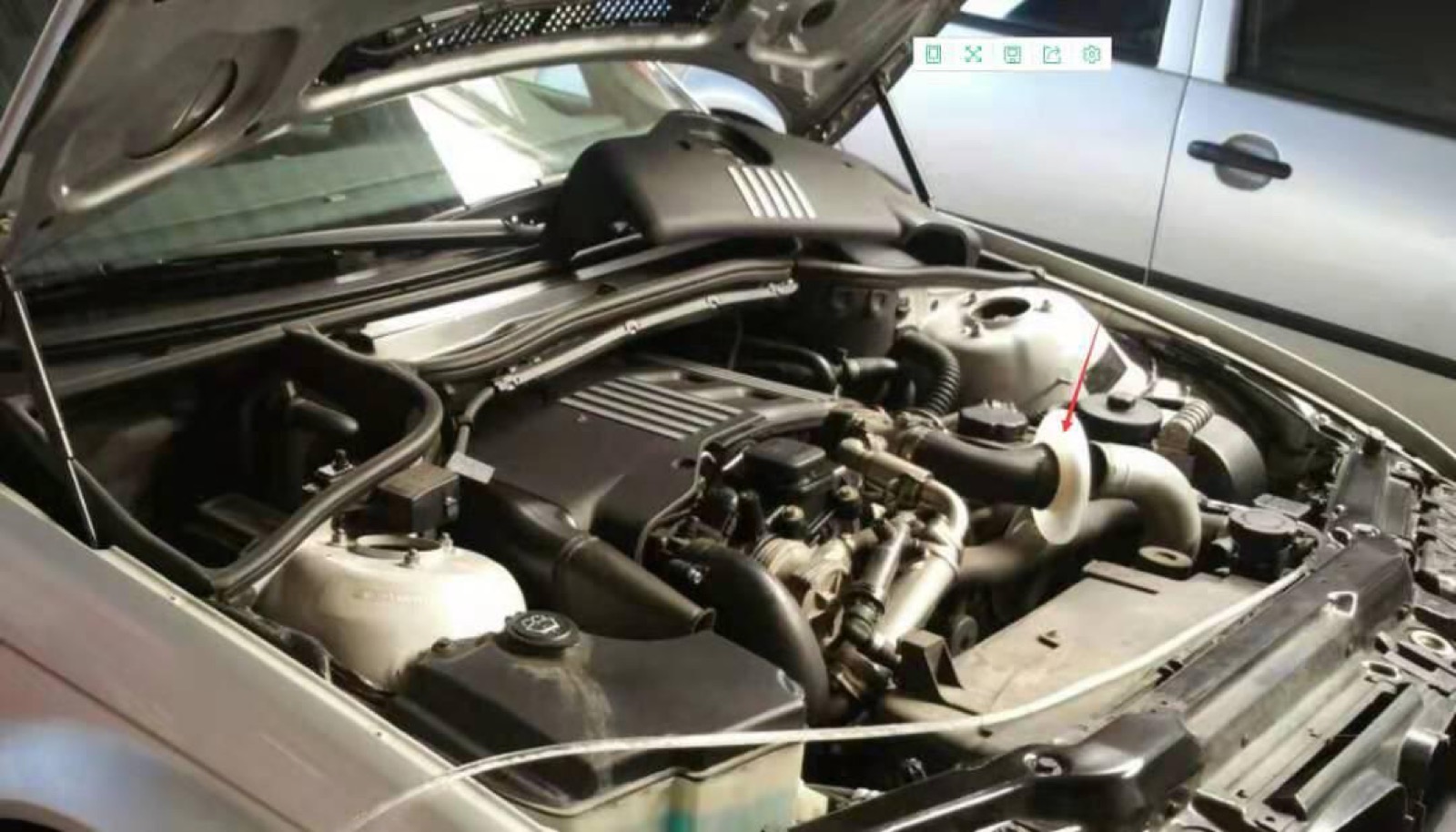 HHO carbon cleaning connection on a BMW engine