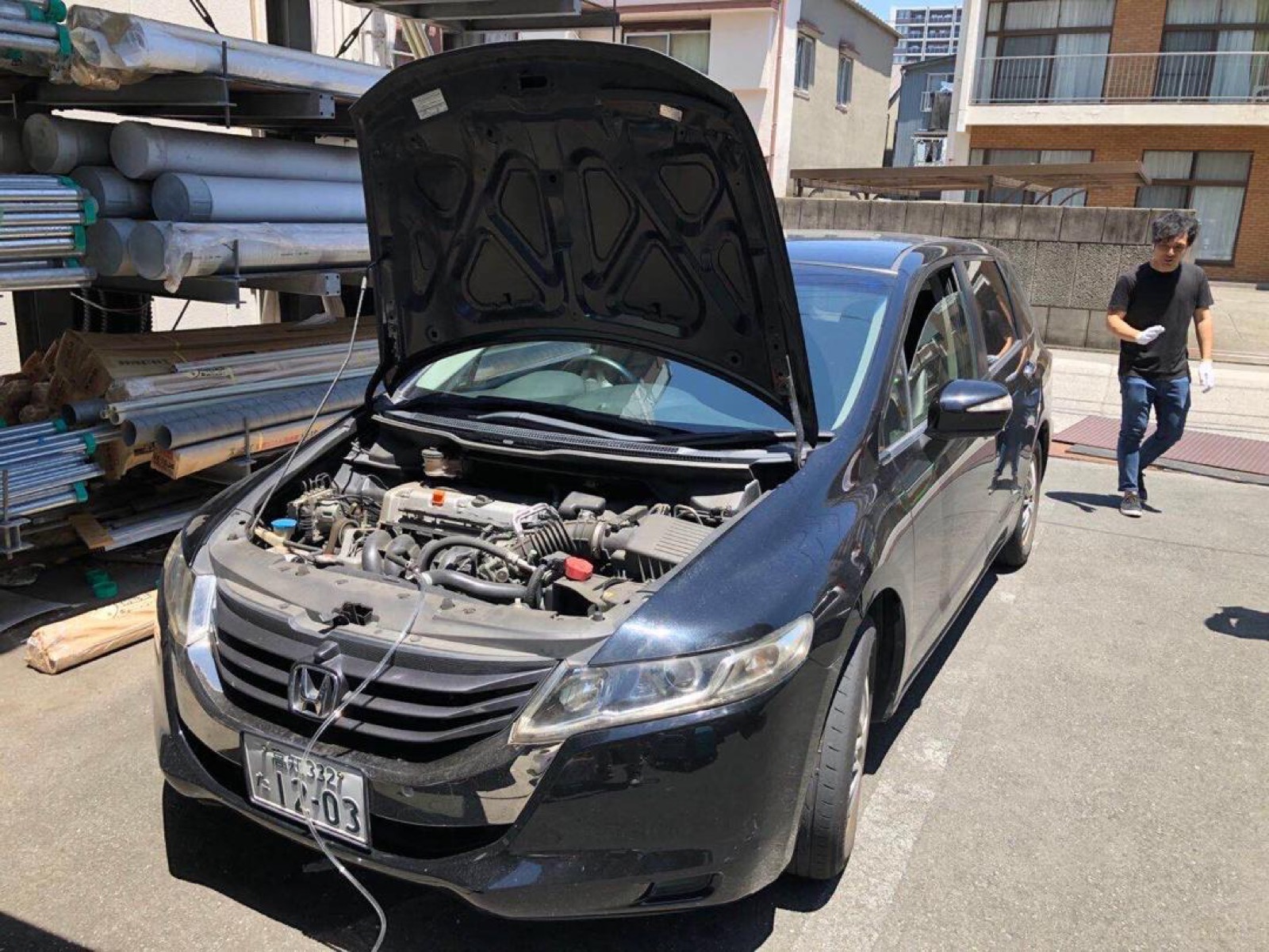 Mobile HHO carbon cleaning service on a Honda